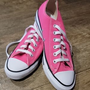 Converse Pink Canvas Sneakers BRAND NEW